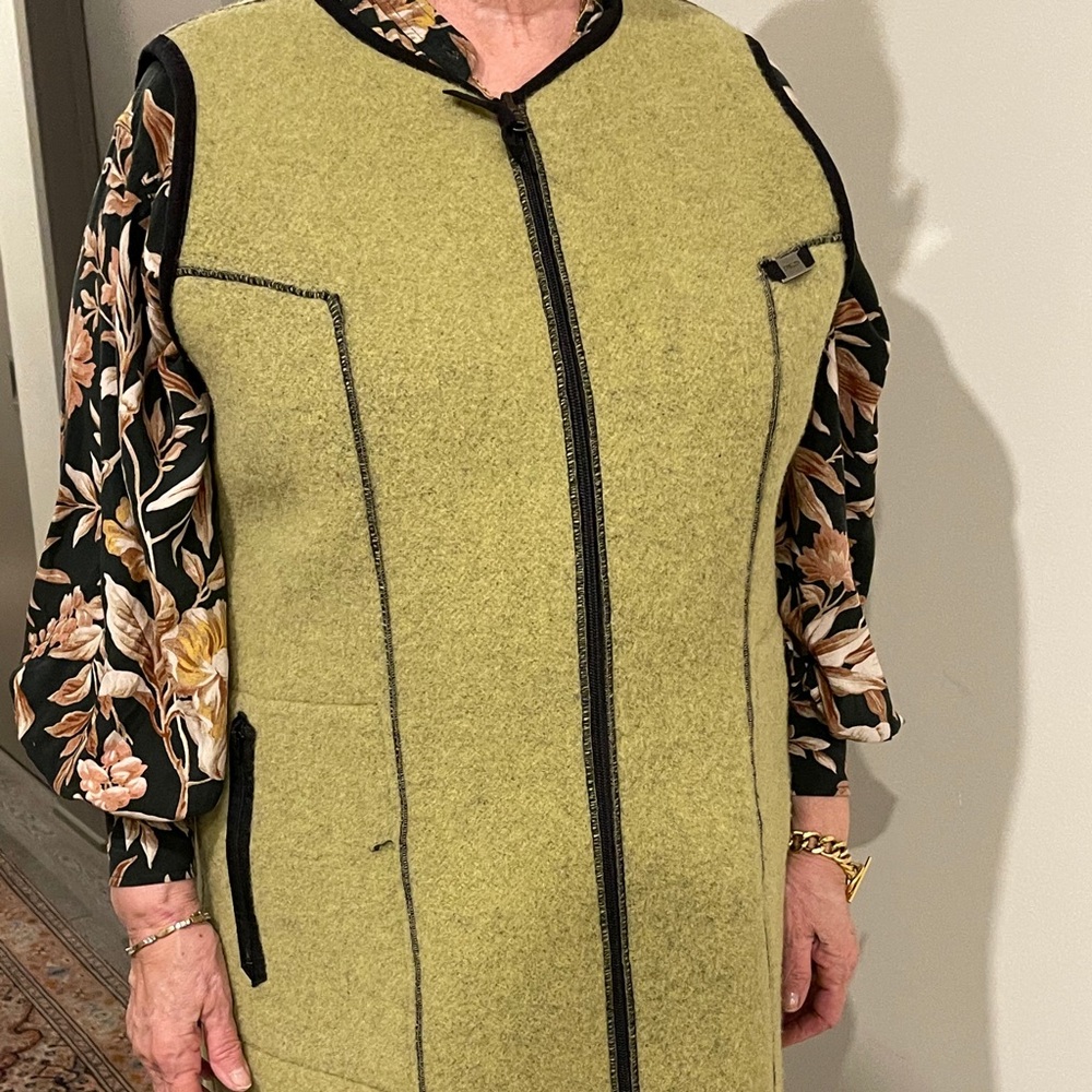 Epsilon coat - Picture 5 of 5